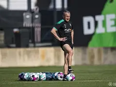 官方网站-赛后突围战来临，莱比锡围绕欧联主帅复盘，信心回归，训练强度明显提升的简单介绍