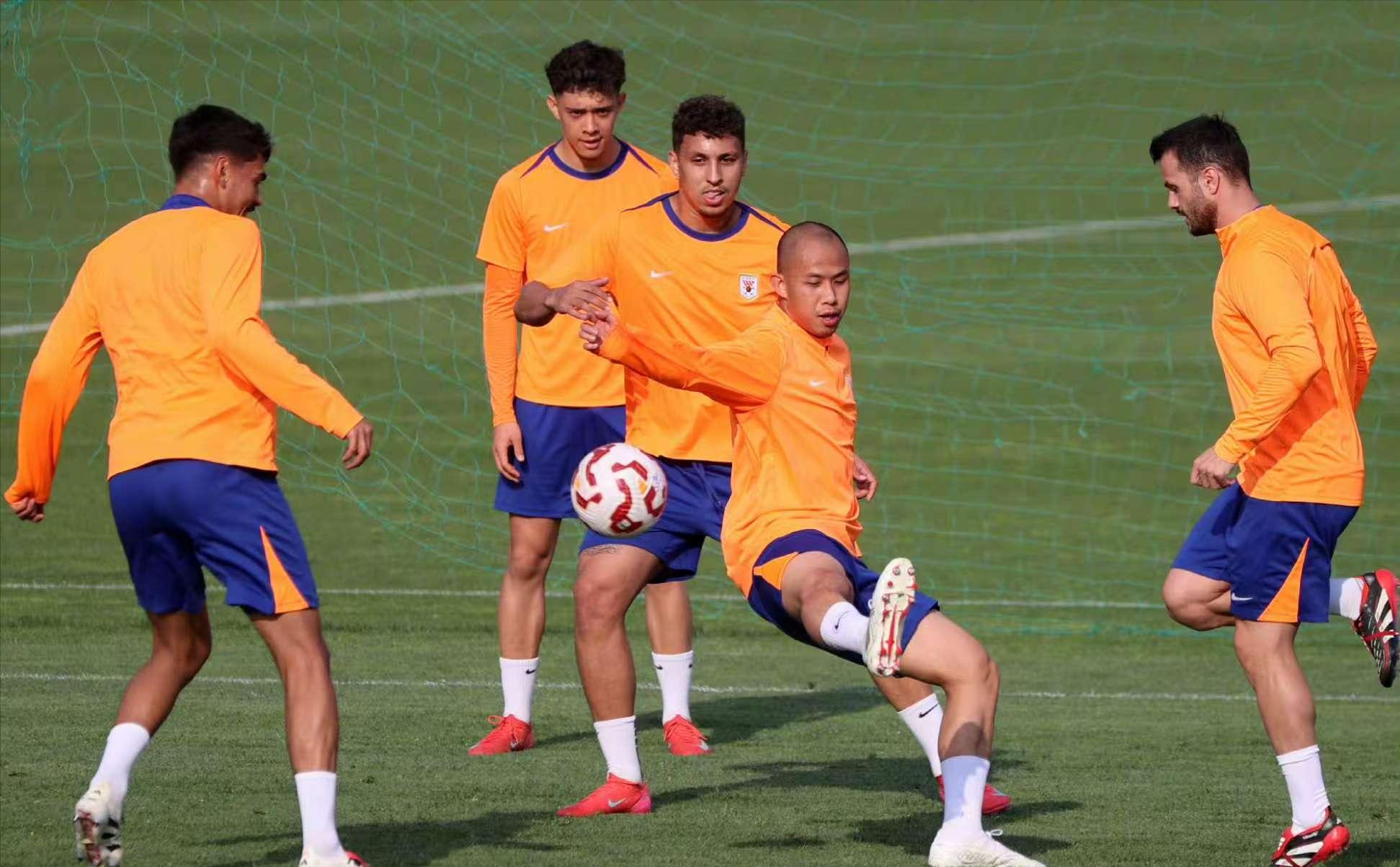 山东泰山发布备战花絮;清晨篮板制胜;荷甲任务艰巨;控场能力受关注的简单介绍 山东泰山发布备战花絮;清晨篮板制胜;荷甲任务艰巨;控场能力受关注的简单介绍