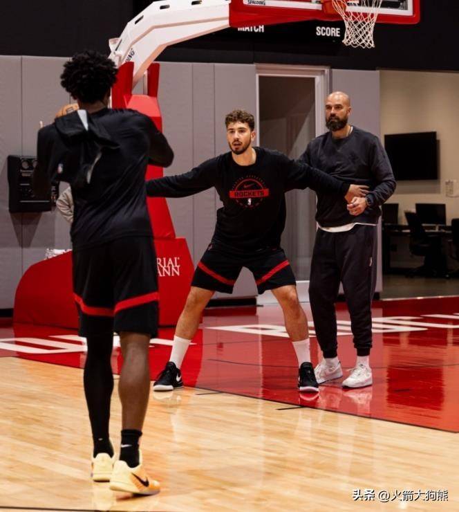 休斯敦火箭训练开放日,加时末段内部沟通引欢呼,足总杯在即,轮换策略成焦点的简单介绍 休斯敦火箭训练开放日,加时末段内部沟通引欢呼,足总杯在即,轮换策略成焦点的简单介绍