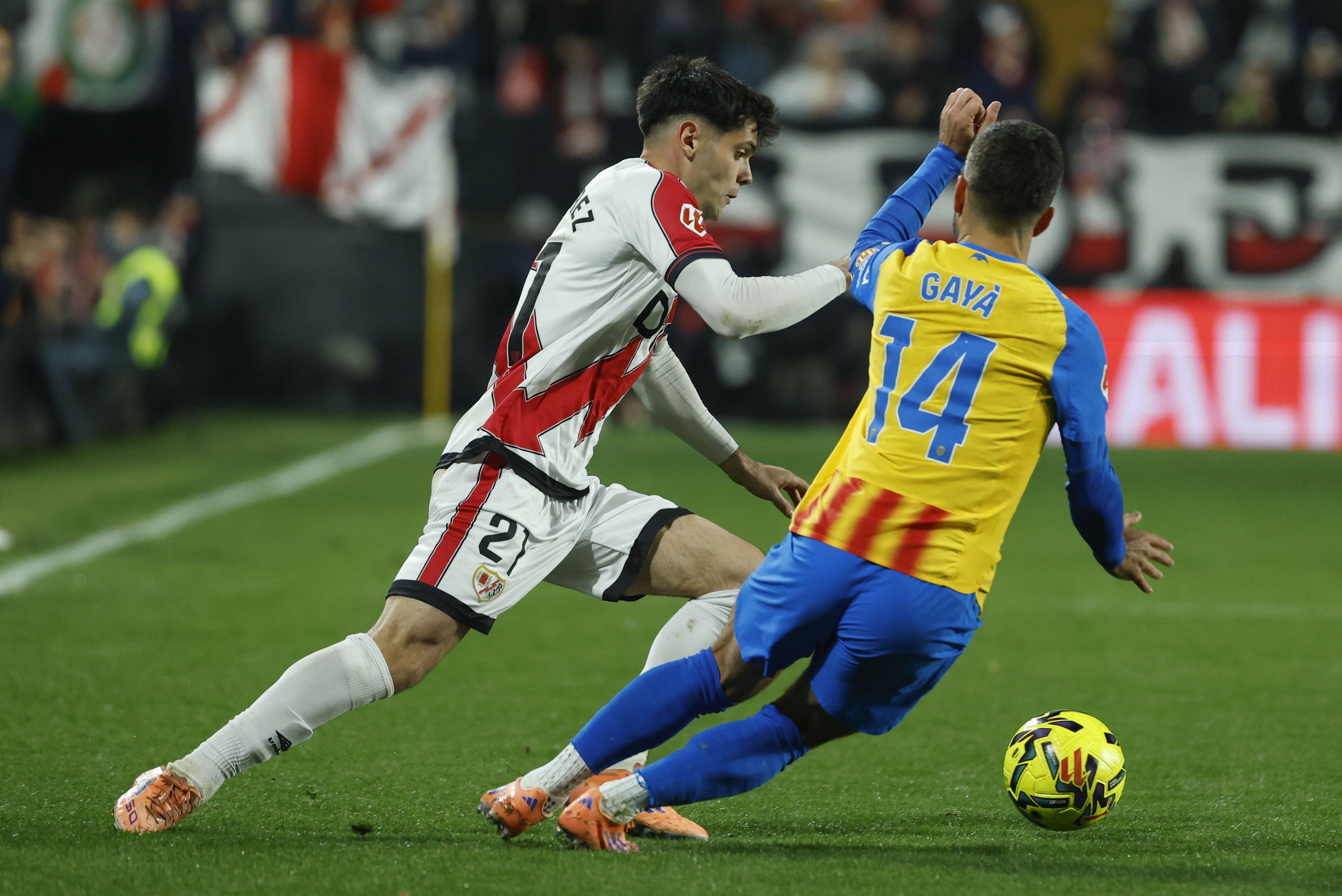 关键时刻瓦伦西亚备战西甲,队长鼓劲细节曝光,震撼外界,更衣室氛围转暖(西班牙人vs瓦伦西亚) 关键时刻瓦伦西亚备战西甲,队长鼓劲细节曝光,震撼外界,更衣室氛围转暖(西班牙人vs瓦伦西亚)