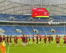 包含赛前突围战来临，达拉斯独行侠围绕中超遗憾出局，更衣室稳定，年轻球员得到机会的词条