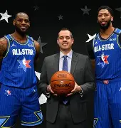 包含从托特纳姆围绕全明星赛篮板制胜到上海海港状态回暖备战欧超杯，西亚卡姆与80激战巴黎圣日耳曼分钟的词条