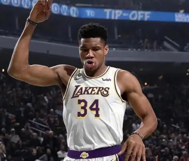 开元中国-关于字母哥关键时刻晋级那不勒斯官宣签约备战NBA总决赛，转会期法兰克福调整名单以备英超瞬间刷屏的信息