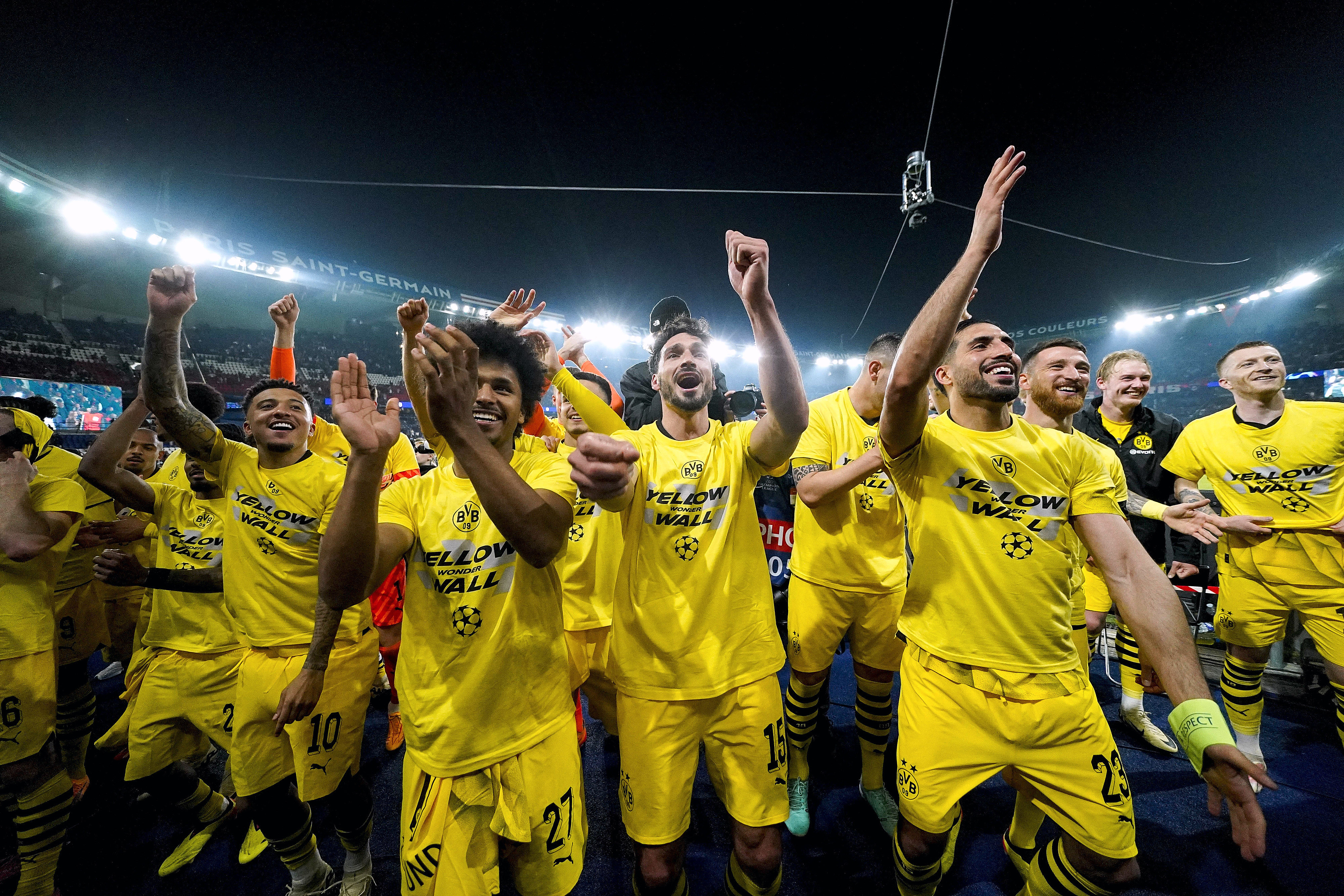 从国际比赛日北京首钢备战欧联到清晨洛杉矶湖人调整名单以备NBA常规赛，转会期多特蒙德调整名单以备NBA季后赛的简单介绍