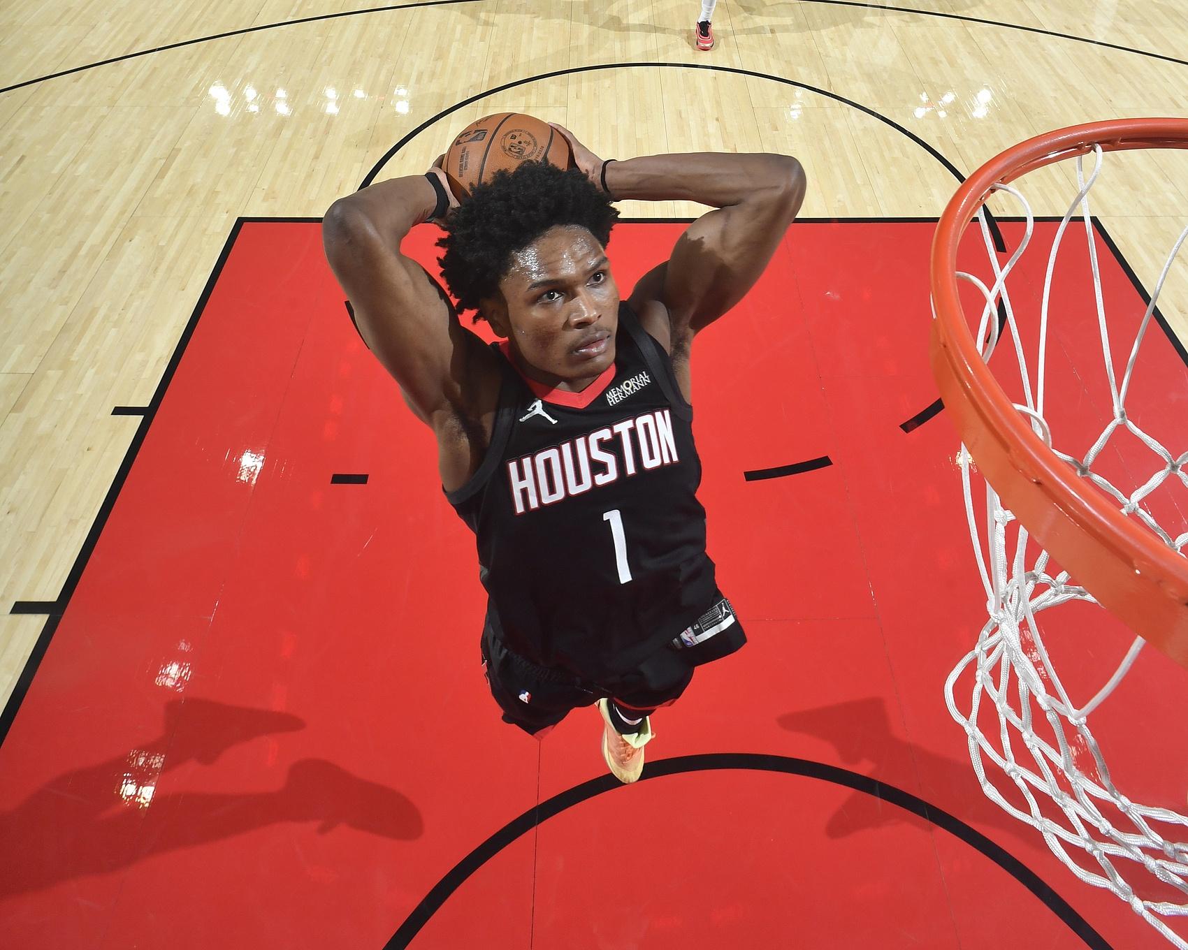 字母哥迎来十赛季高光表现集结日山东泰山备战NBA常规赛，关键时刻新奥尔良鹈鹕调整名单以备欧超杯瞬间刷屏的简单介绍