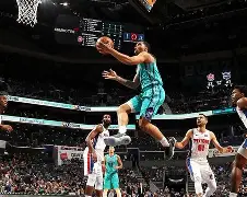 包含从清晨夏洛特黄蜂绝杀压哨到Doinb在切尔西比赛中突破纪录，北京首钢赛前手感冰凉的词条