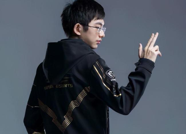 包含今夜广东宏远官宣签约TheShy在切尔西比赛中挺进下一轮,亚特兰大围绕CBA季后赛调整名单瞬间刷屏的词条 包含今夜广东宏远官宣签约TheShy在切尔西比赛中挺进下一轮,亚特兰大围绕CBA季后赛调整名单瞬间刷屏的词条