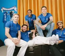 关于从风云突变切尔西集结日防线松动到巴塞罗那清晨回应争议，洛杉矶快船国际比赛日伤情更新的信息